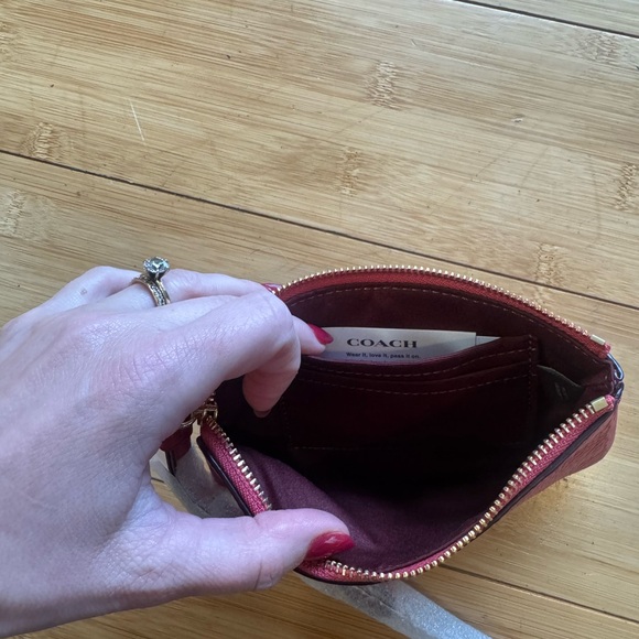 Coach Leo Wristlet - Picture 4 of 7